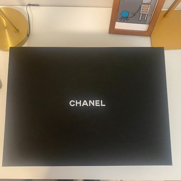 Authentic Chanel Large Box - Picture 9 of 13